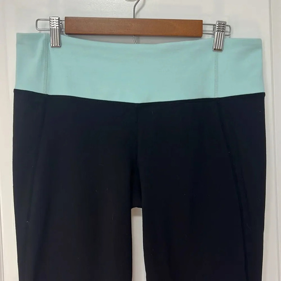 Lululemon Women’s Black Blue Tadasana Slit Crop Capri Leggings  Size 10 - Picture 2 of 9